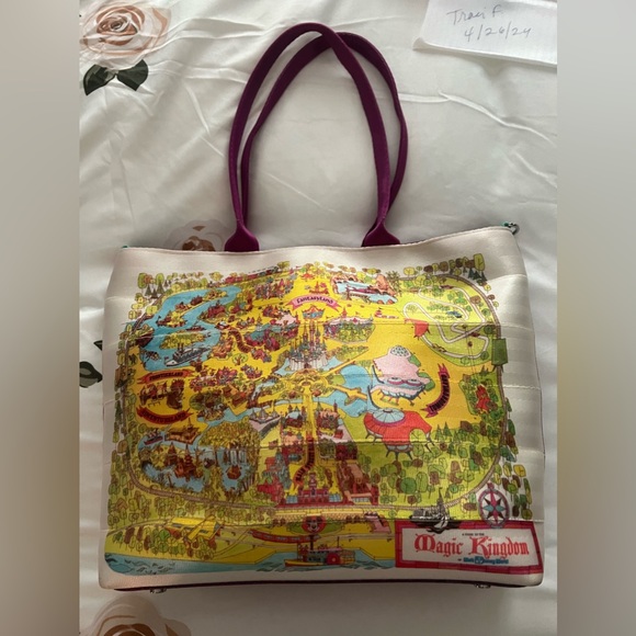 Harvey’s magic kingdom tote - Picture 4 of 12